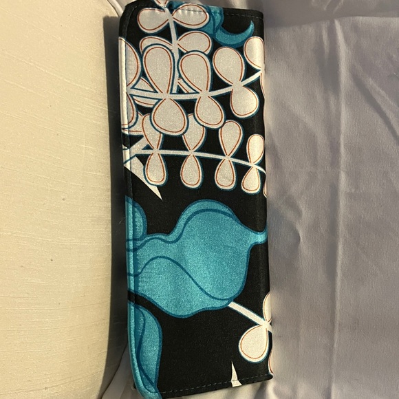 New. Soft n cushy printed satin clutch bag. Near perfect condition ( tiny tiny - Picture 2 of 13